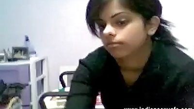 Desi Hot Indian Bhahbi caught Private Webcam Strip Web Live - indiansexygfs.com