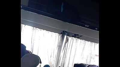yo encuentra un Caliente babe en un autobús mientras viajar De bangalore A Chennai