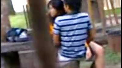 indiano college Gli studenti cazzo in pubblico parco Voyeur registrati Da persone