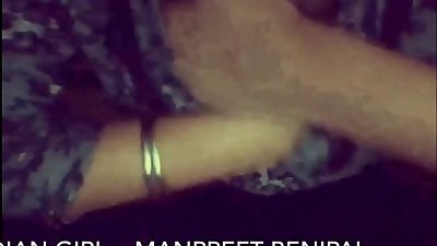 देसी पंजाबी लड़की manpreet दिखा रहा है खुद पर कैम