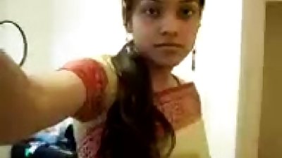 indyjski - Słodkie Dziewczyna sripping sari Wyjawienie Jej boobies