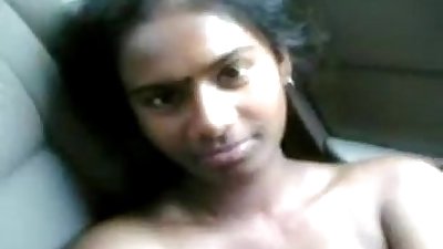 Hint Kız gösterir kapalı onu güzel göğüsler