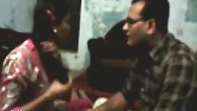 الهندي زوجين اللعين و ثم الدردشة التدخين الهندي الجنس