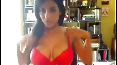 Грудастая индийский Девушка Красавчик мастурбирует на веб-камера - camslutscom
