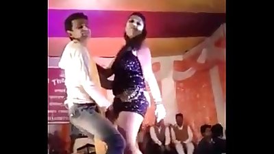 性感的 热 德西 青少年 跳舞 上 阶段 在 公共 上 性爱 首歌