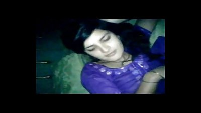 sindhi 18 Jaar oud Meisje blootgesteld door haar cousion Van pakistan